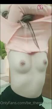 Tiếp viên vú siêu to bị phi công móc lồn buồng lái