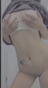 Sếp nữ vú to liếm lồn nhân viên thang máy overtime