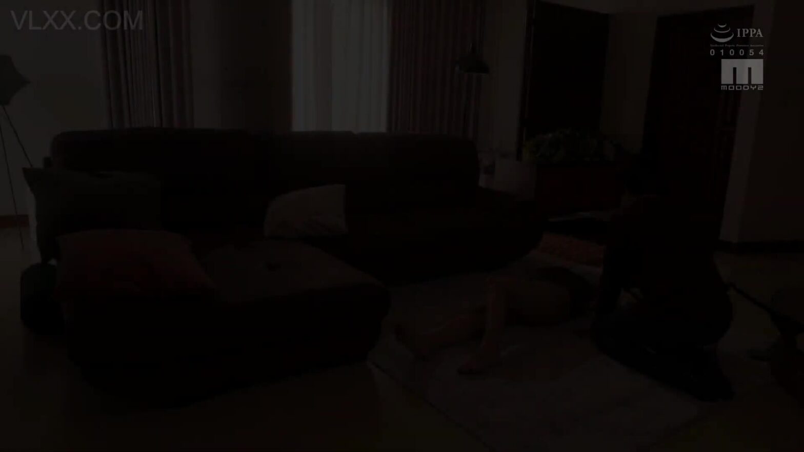 Idol Vú To Đồng Phục Bị Stylist Sục Cặc Phòng Thử