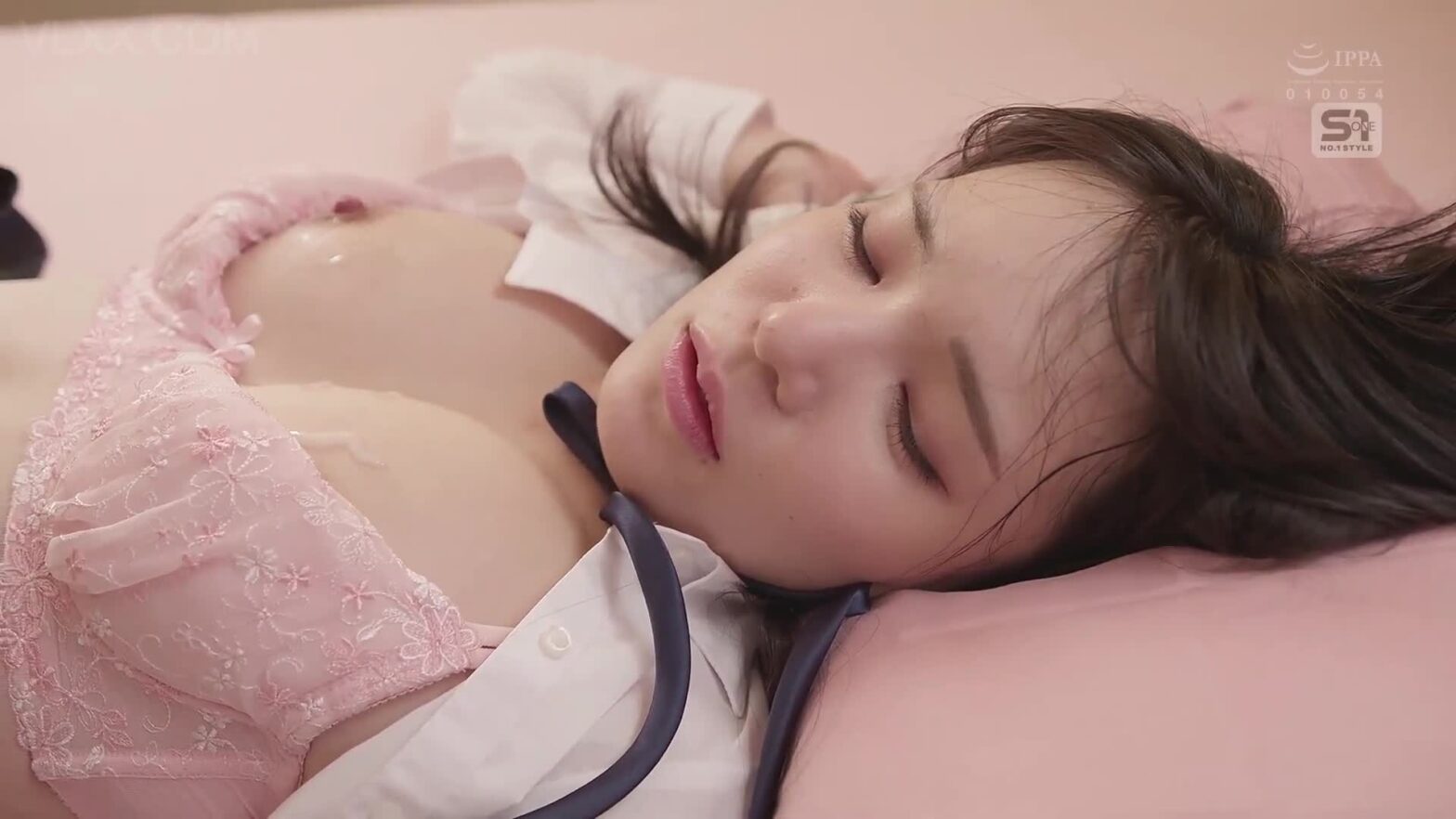 Cô Dâu Trắng Bị Chú Rể Bạn Cưỡi Ngựa Phòng Hôn