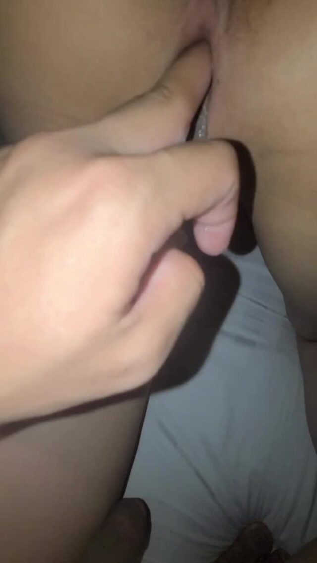 Cô dâu mình dây liếm lồn chú rể bạn phòng tân hôn