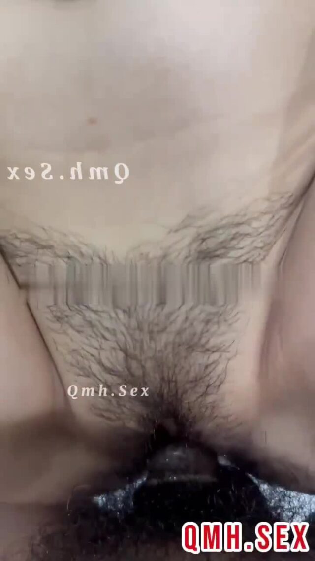 Người mẫu chân dài lồn non bị nhiếp ảnh gia bắn tinh studio