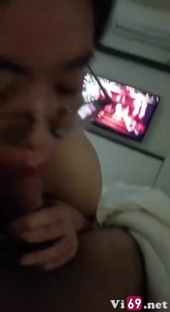 Idol kính cận dáng ngon móc lồn tự sướng hậu trường