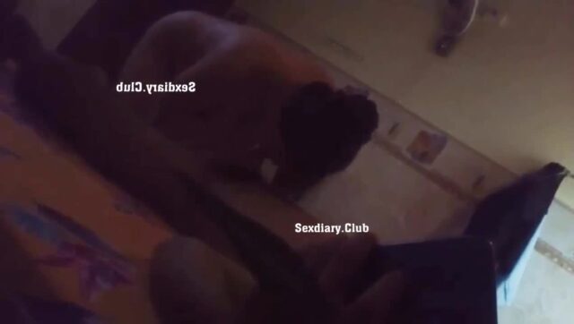 Em bé múp vú căng bj nuốt sạch wc quán cà phê