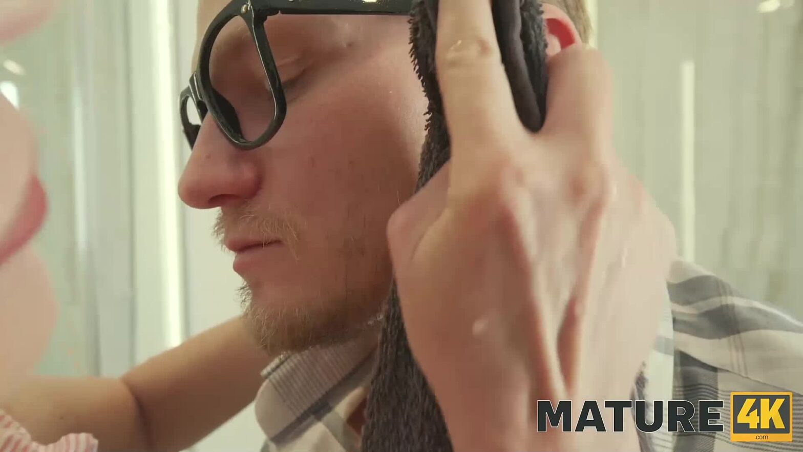 Y tá đồ bơi bể bơi quan hệ bác sĩ nước thành sông