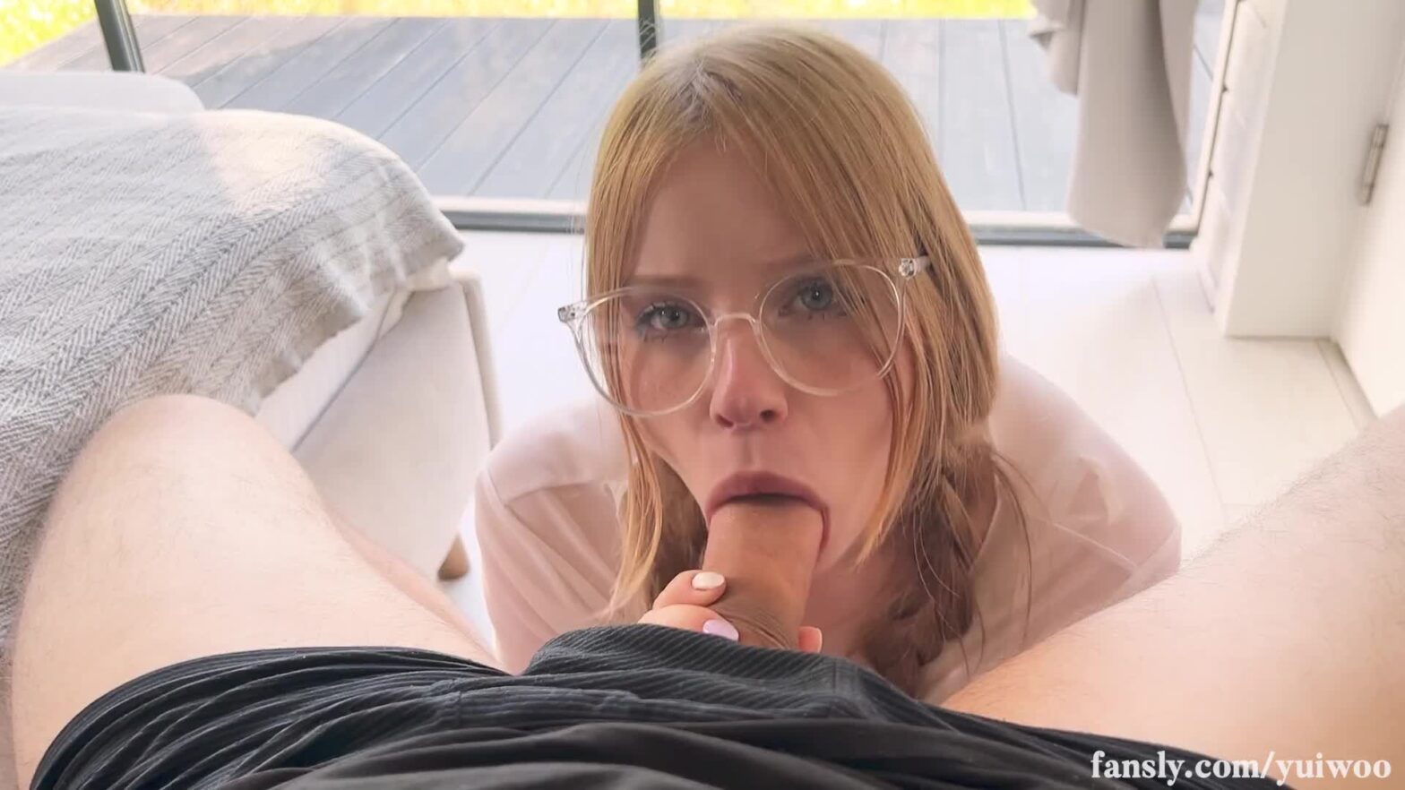 Tiếp viên đồ bơi bể bơi threesome khách vip nước thành sông